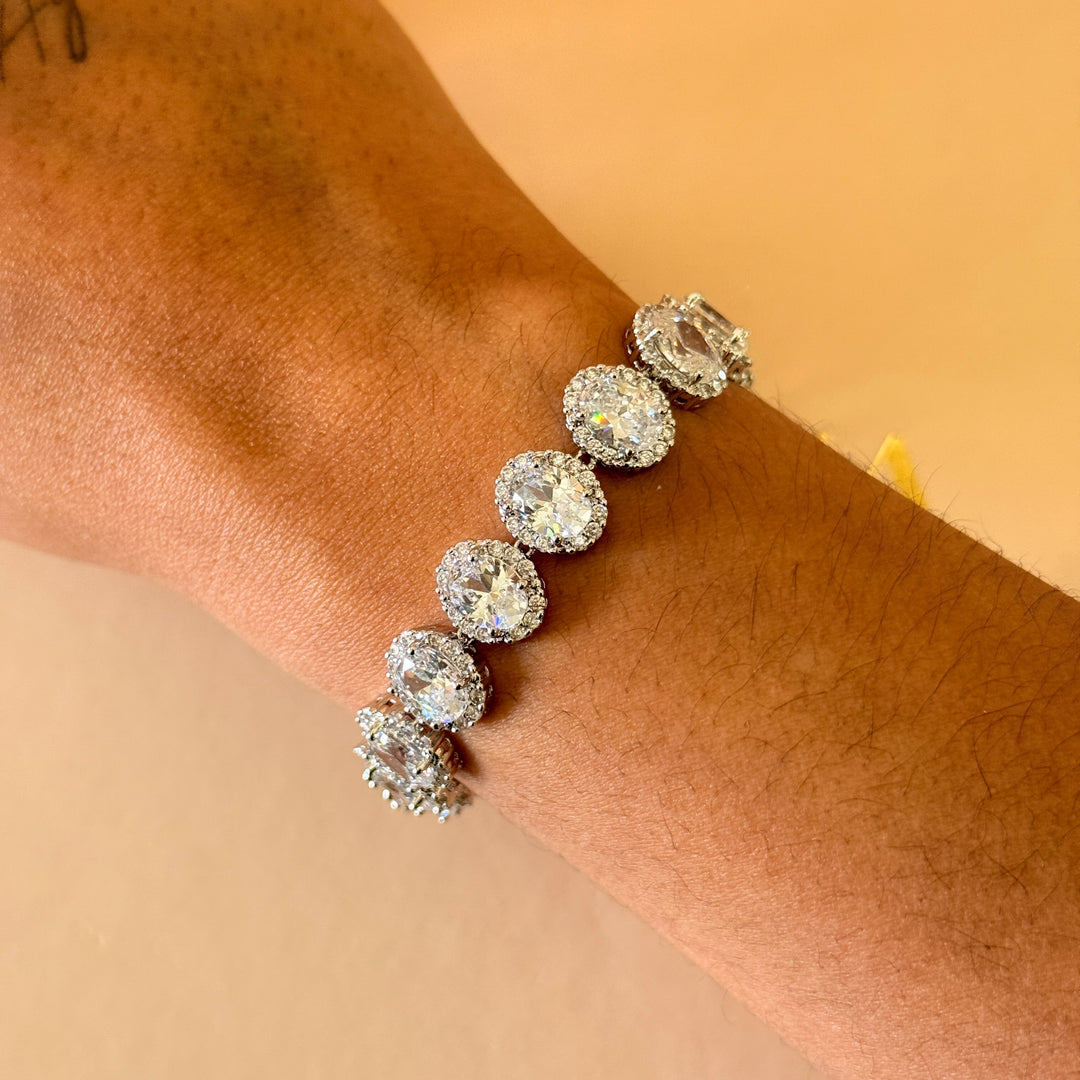 Oval and teardrop zircone silver set