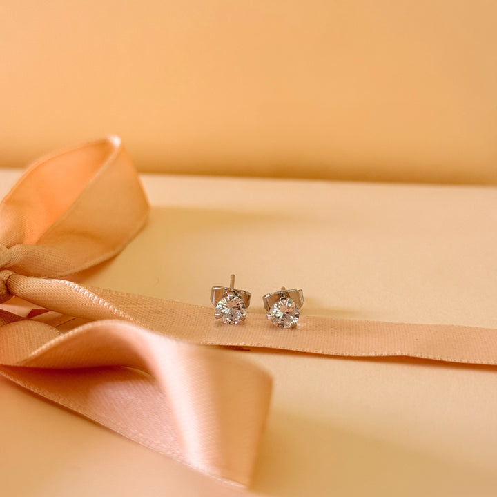 Small dainty zircone solitaire studs