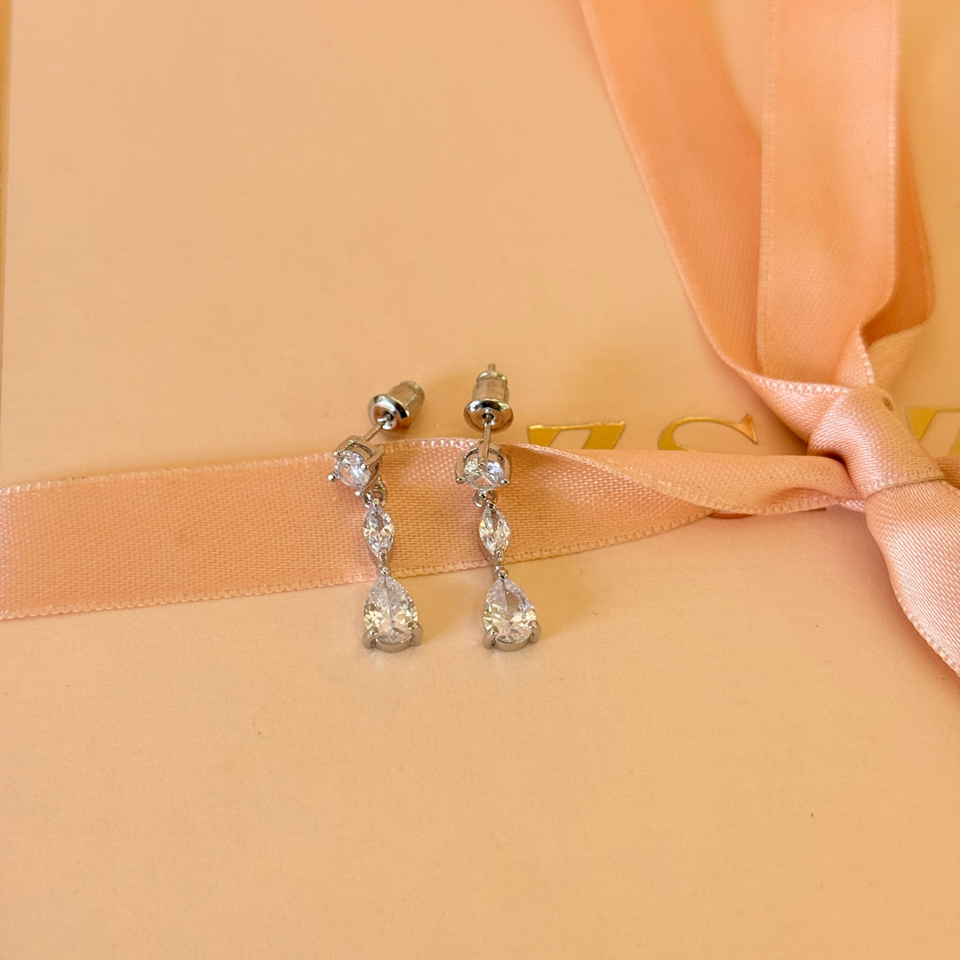Dainty teardrop zircone silver earrings