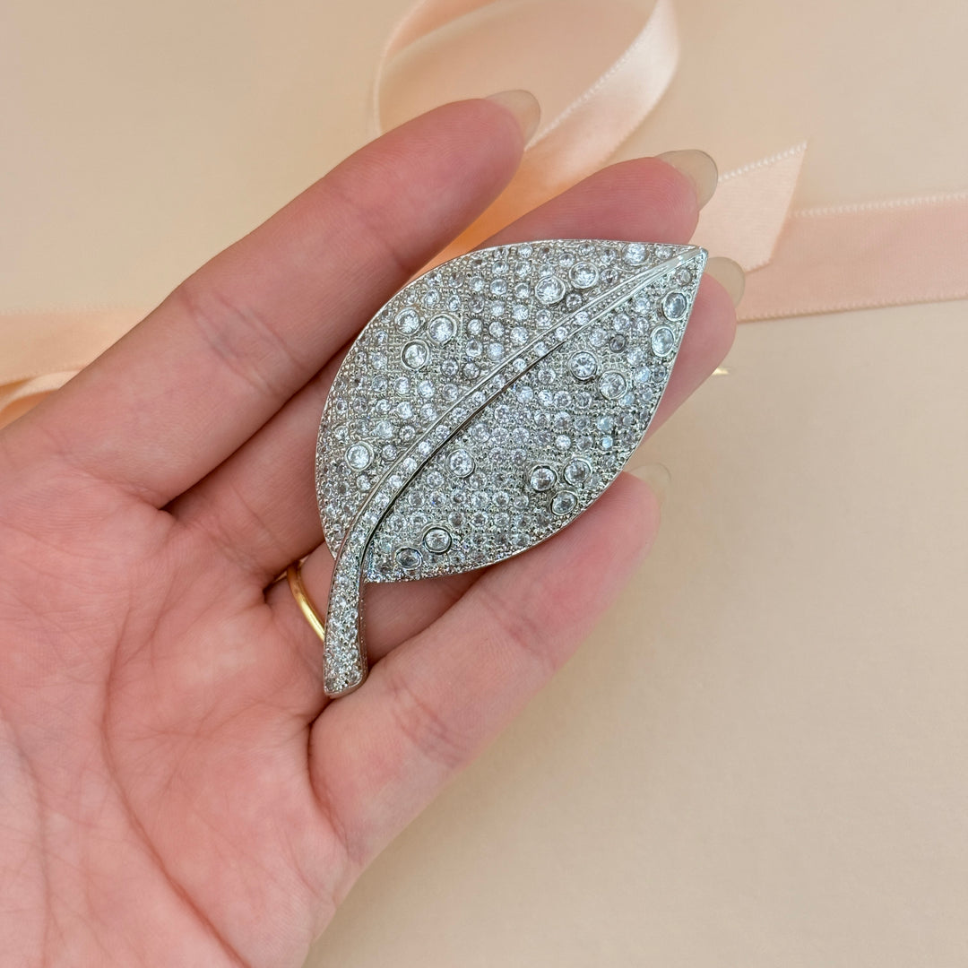 Leaf zircone silver brooch