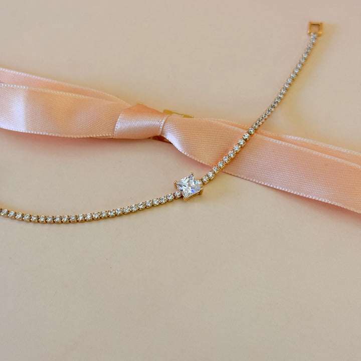Zircone dainty square in the middle gold plated bracelet
