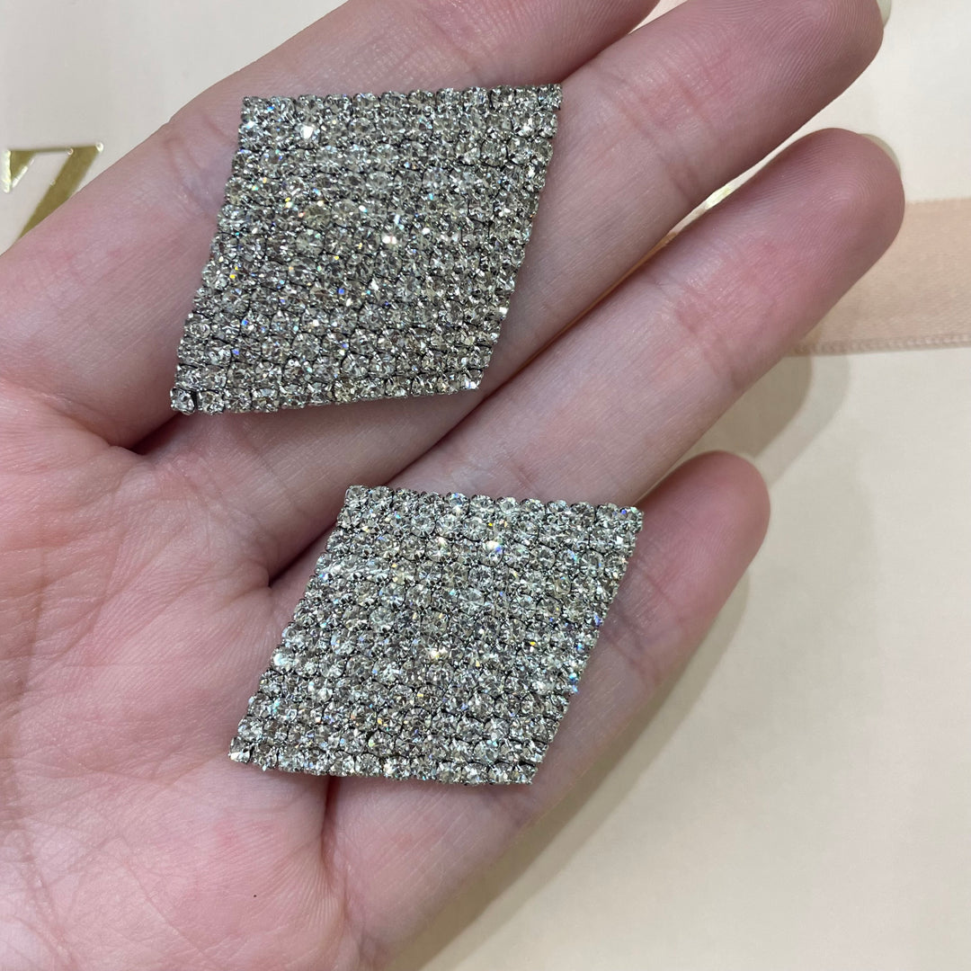 Studs earrings
