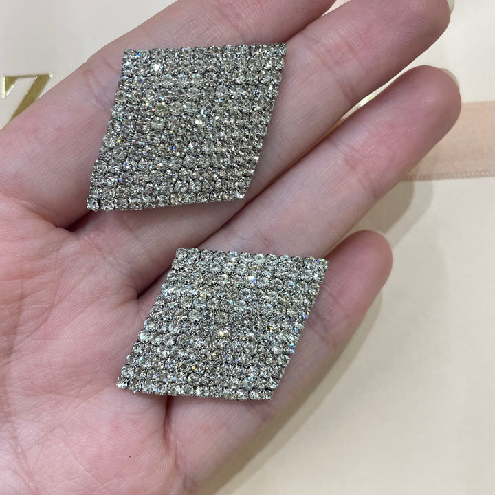 Studs earrings