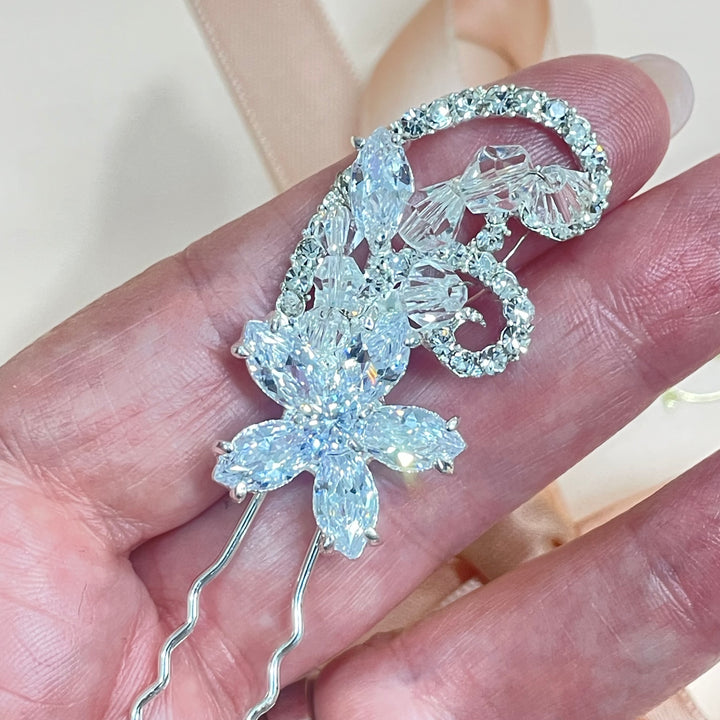 Crystals and zircones flower detail hair pin