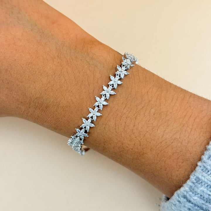 Dainty flower zircone silver earrings and bracelet