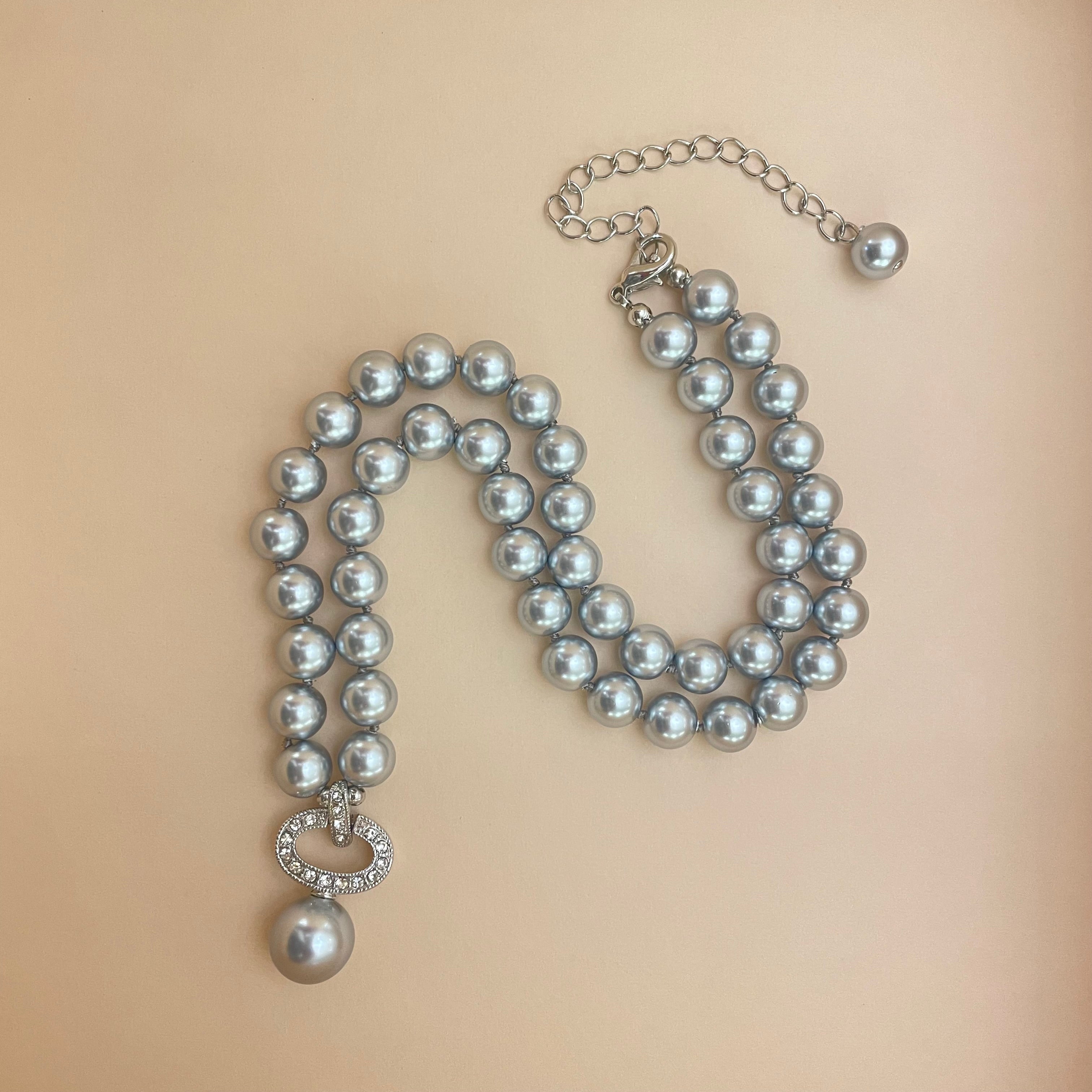 Knotted grey pearls set