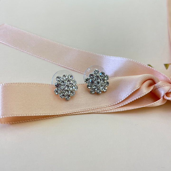 Studs earrings