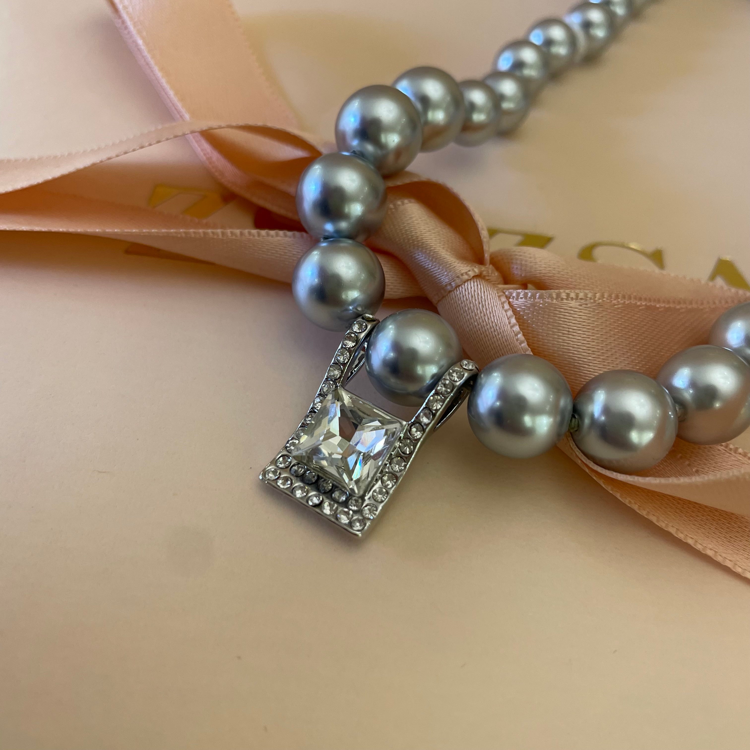 Grey pearls set