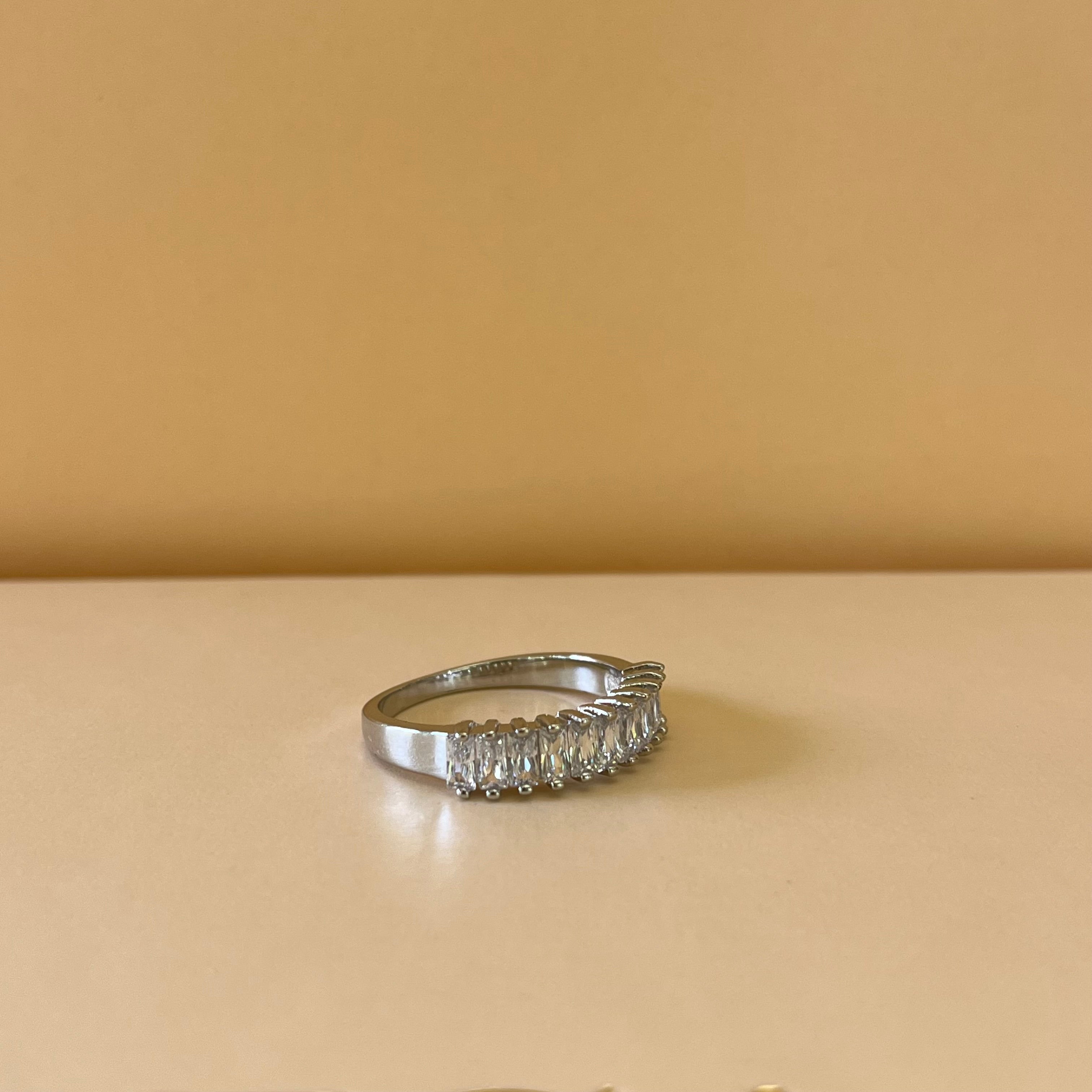 Band baguette ring