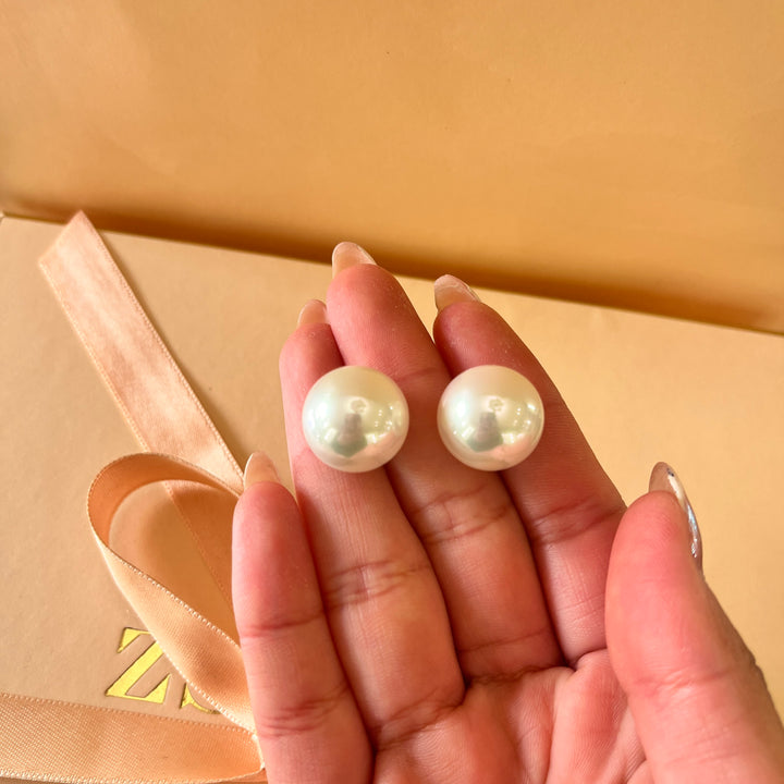 White Mallorca pearls gold plated studs
