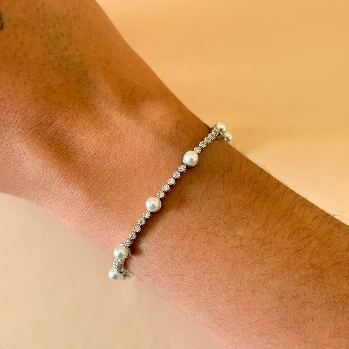 Dainty pearls and zircone silver bracelet