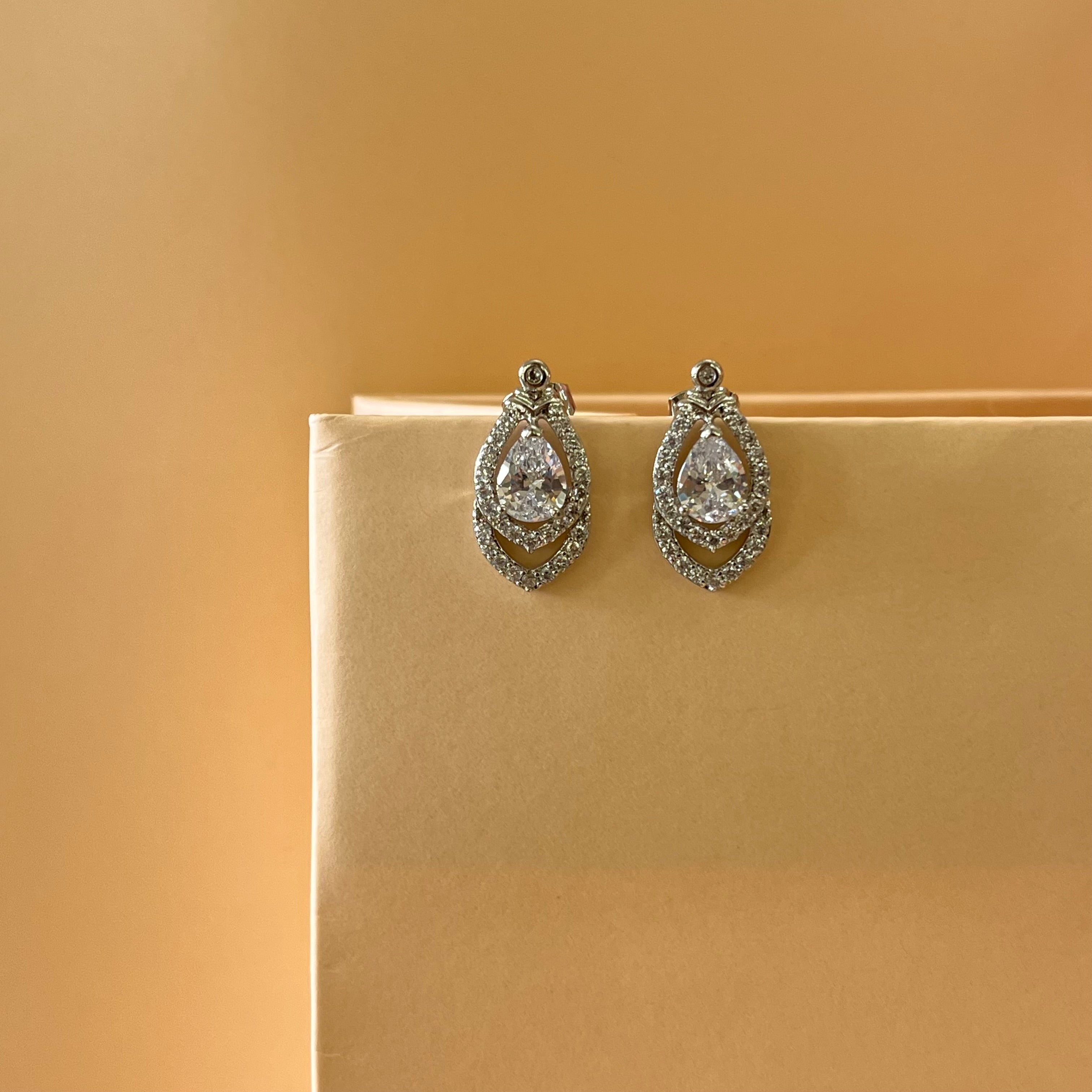 Marquise zircone studs