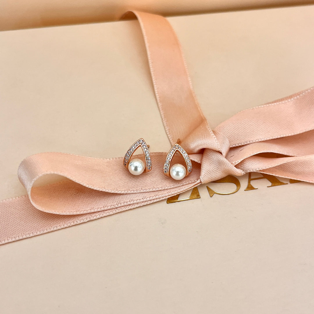 zircone and white pearls rose gold plated teardrop shaped studs
