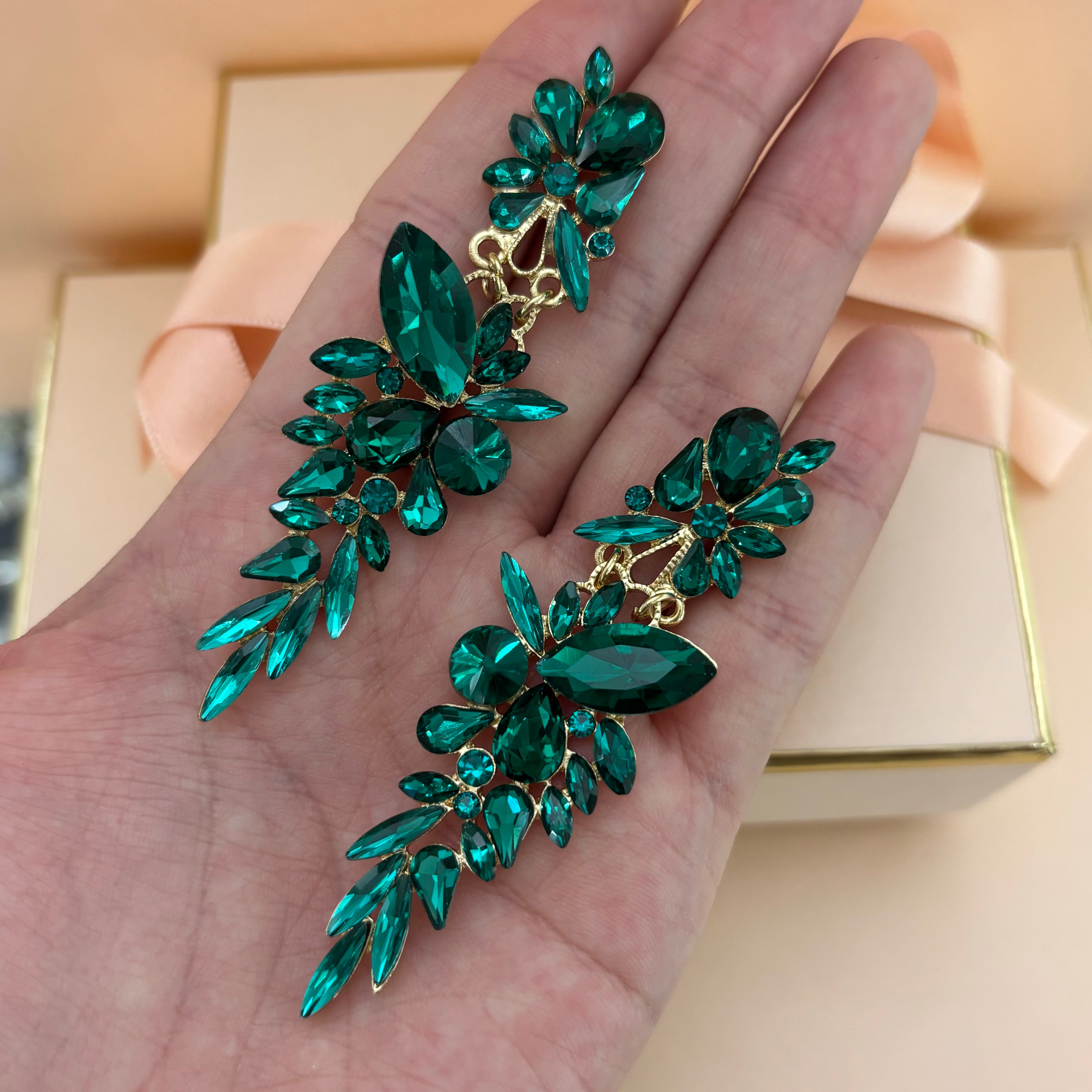 Elegant green marquise earrings