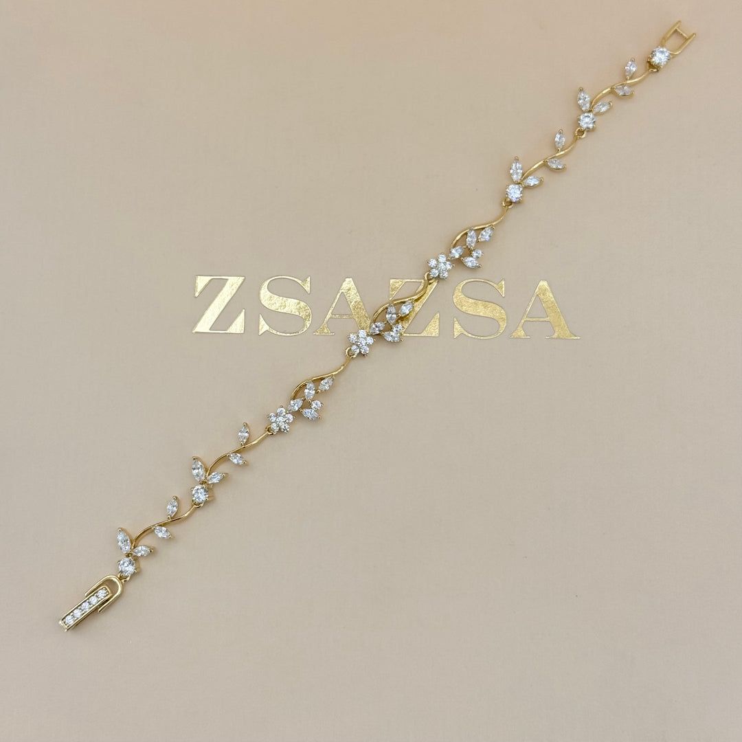 Teardrop and flower zircone gold plated set