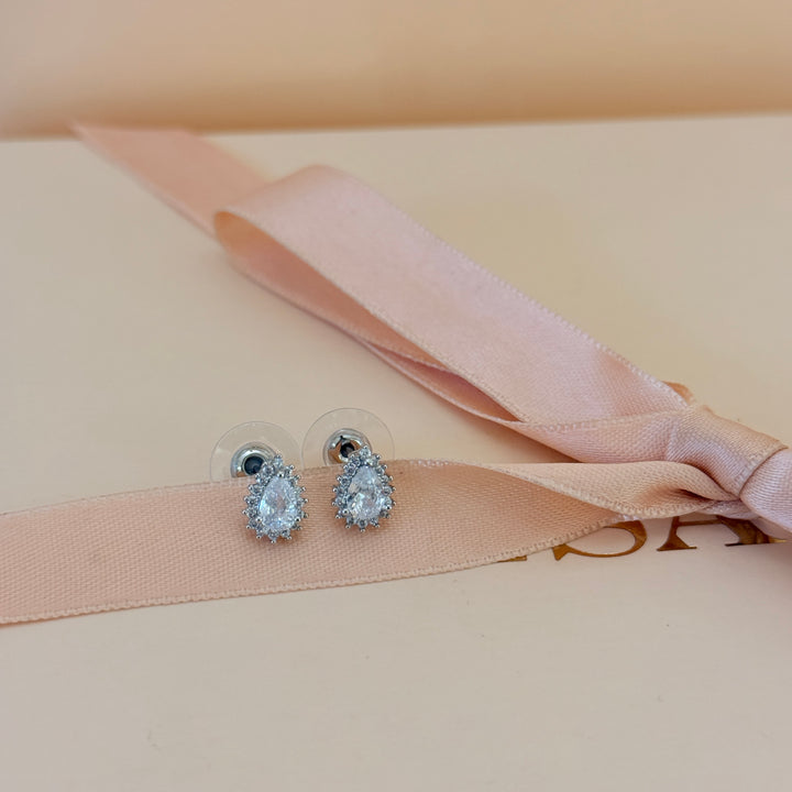 Dainty teardrop zircone silver stud earrings