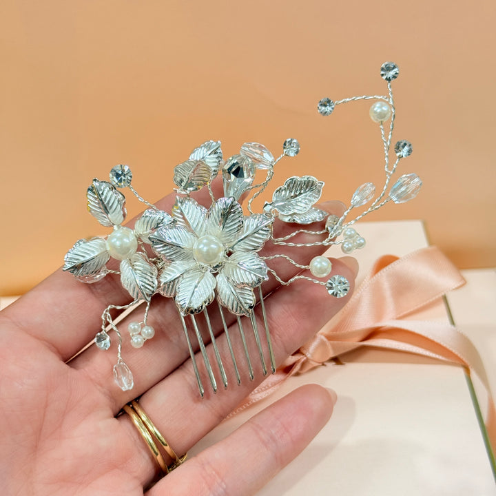 Rhinestone, flower & pearls silver comb
