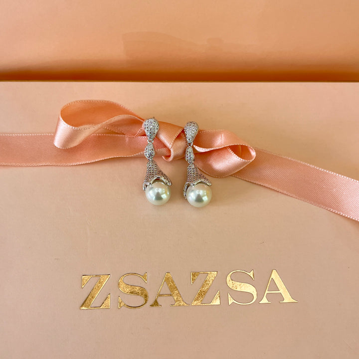 Zircone and white pearls white gold plated bell set