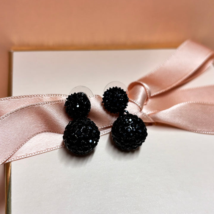 Elegant black earrings