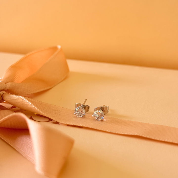 Small dainty zircone solitaire studs