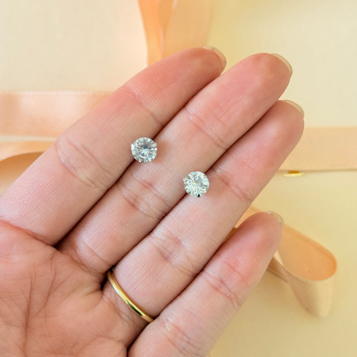 Medium zircone solitaire studs