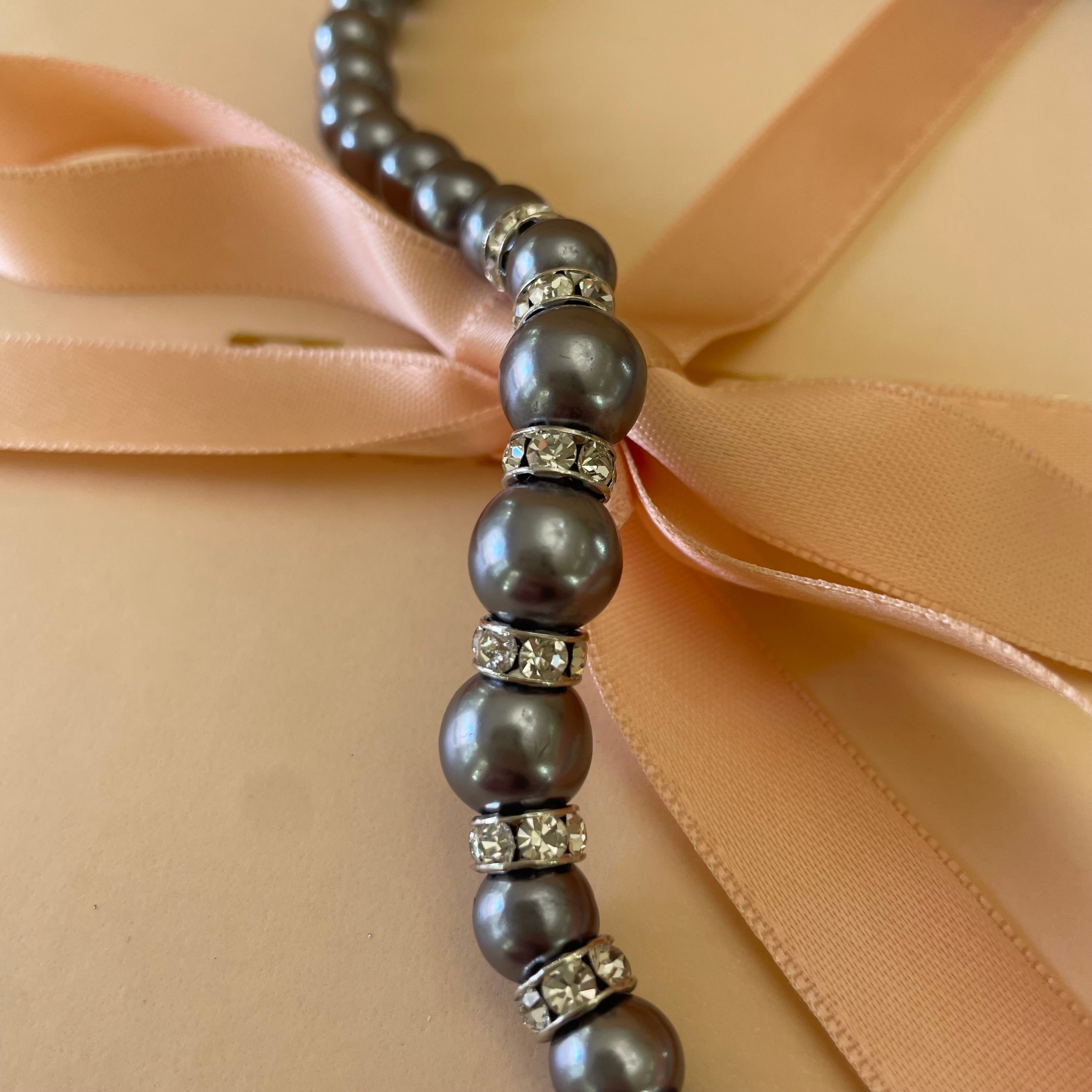 Dark grey pearls necklace