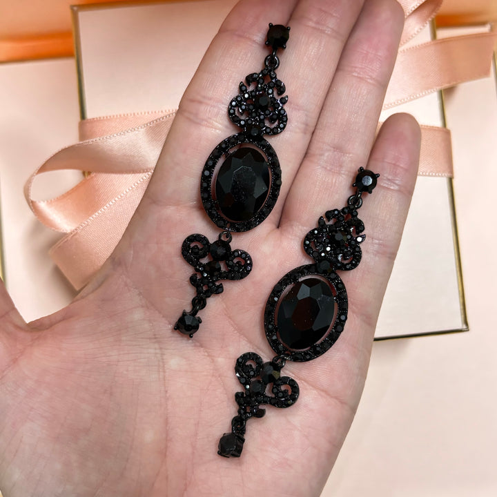 Elegant black earrings