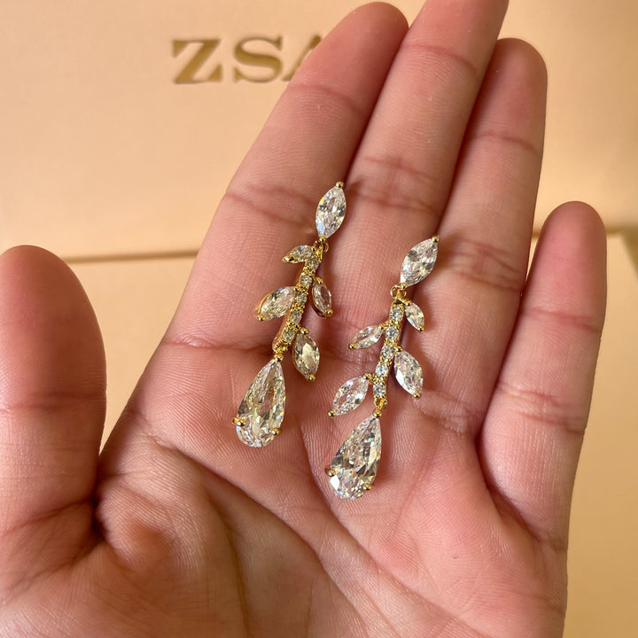 Gold marquise zircone set