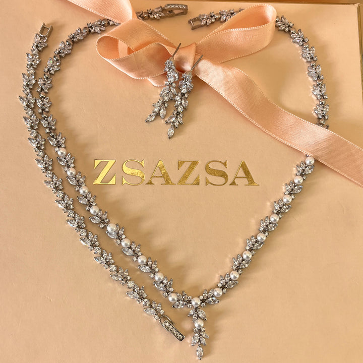 Marquise zircone and white pearls white gold plated set