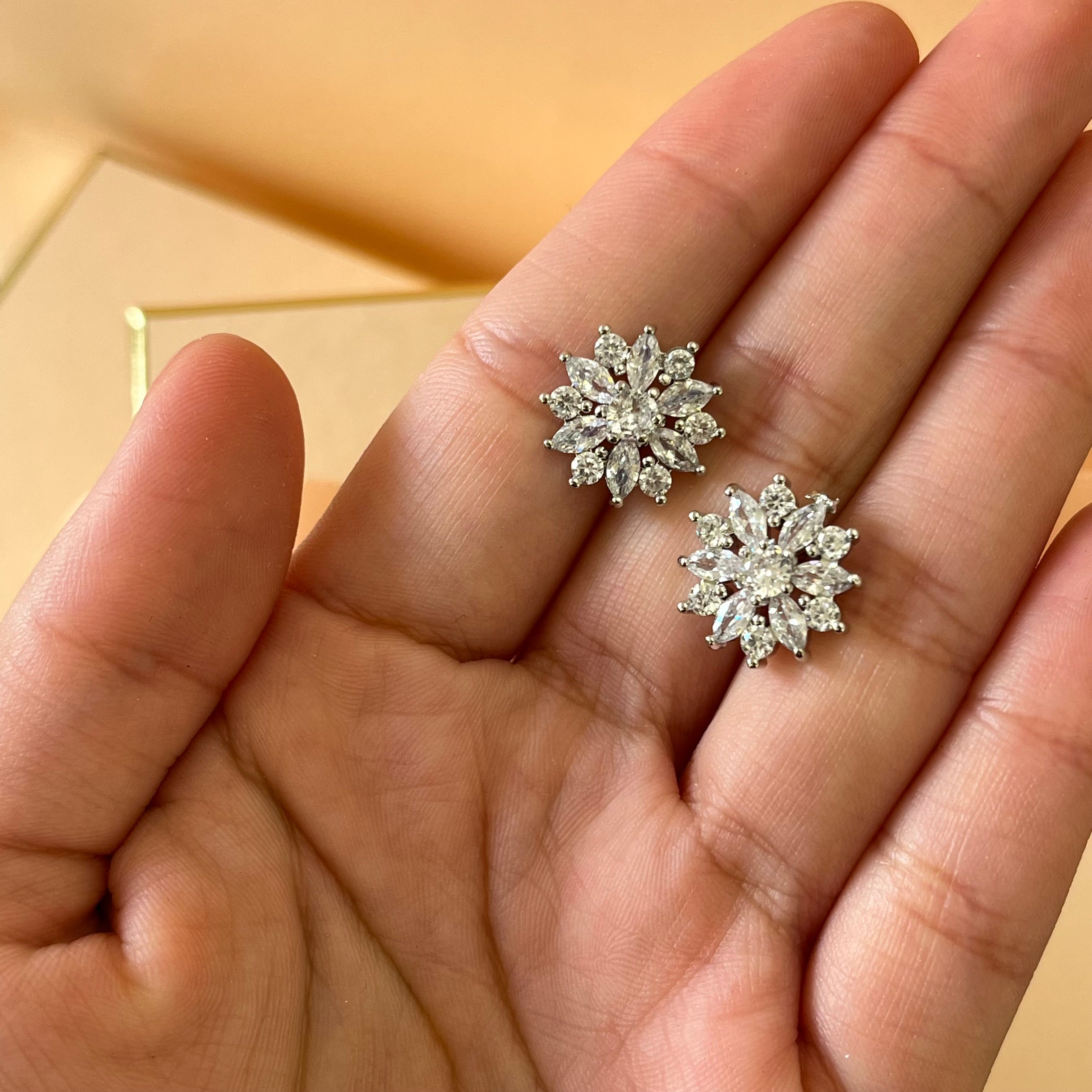 Silver zircone flower studs