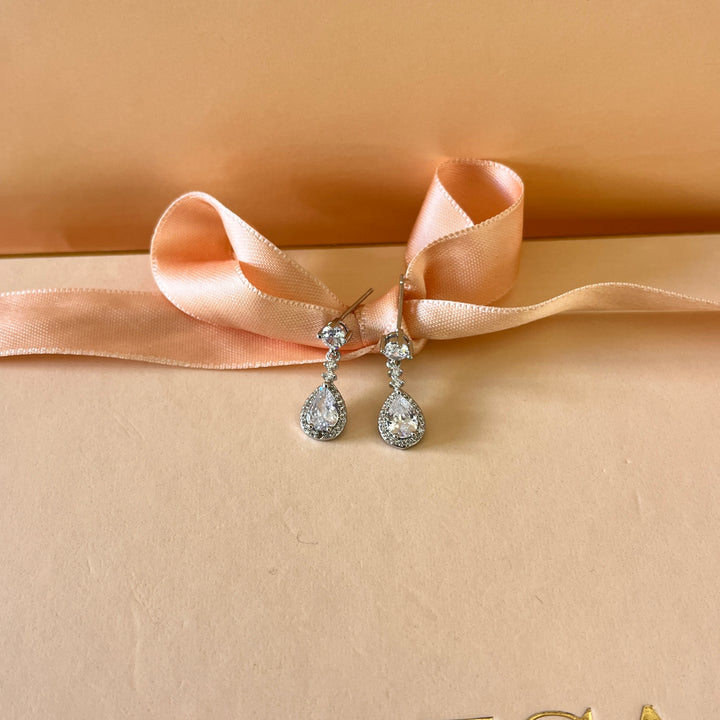 Teardrop zircone white gold plated set