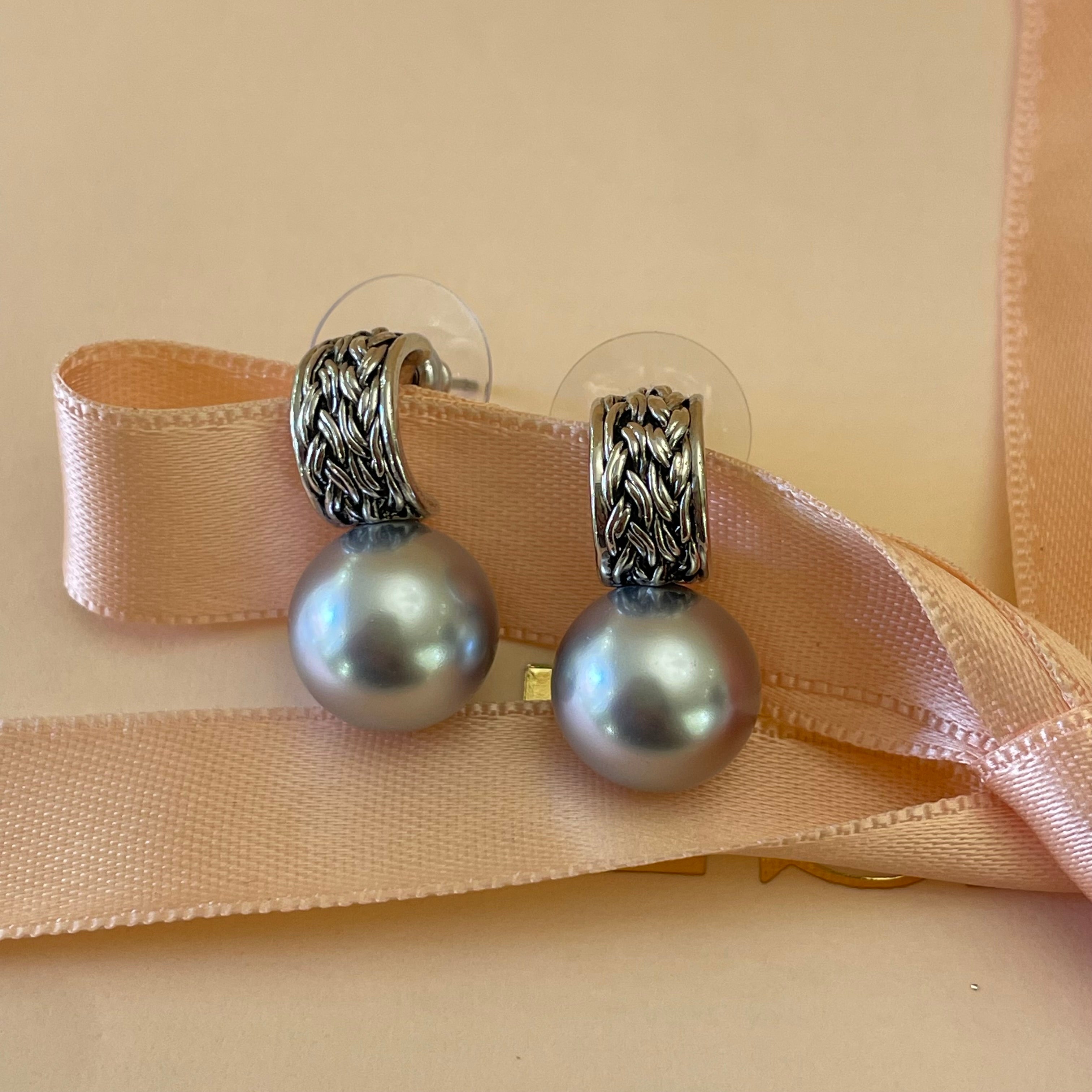 Grey pearls set