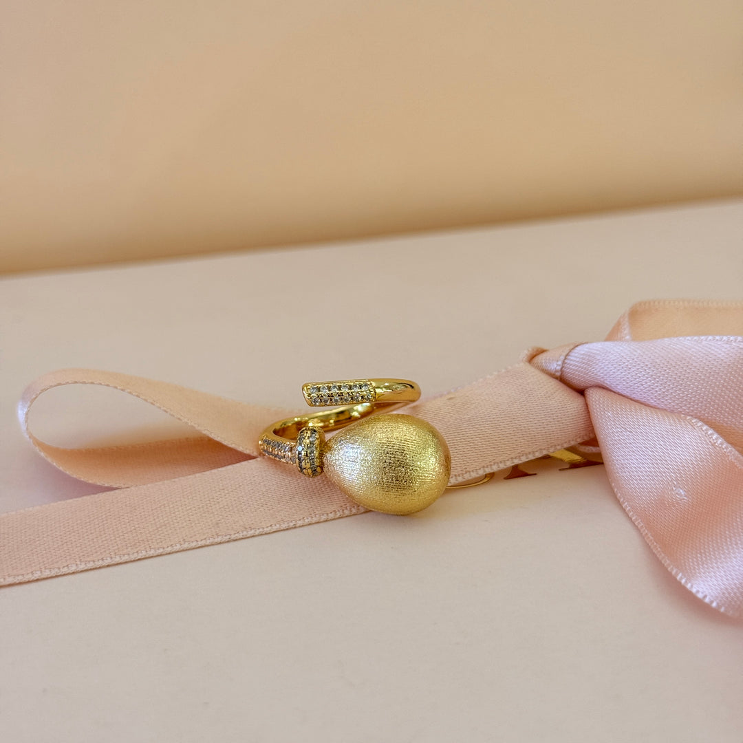 Textured zircone gold plated earrings and ring