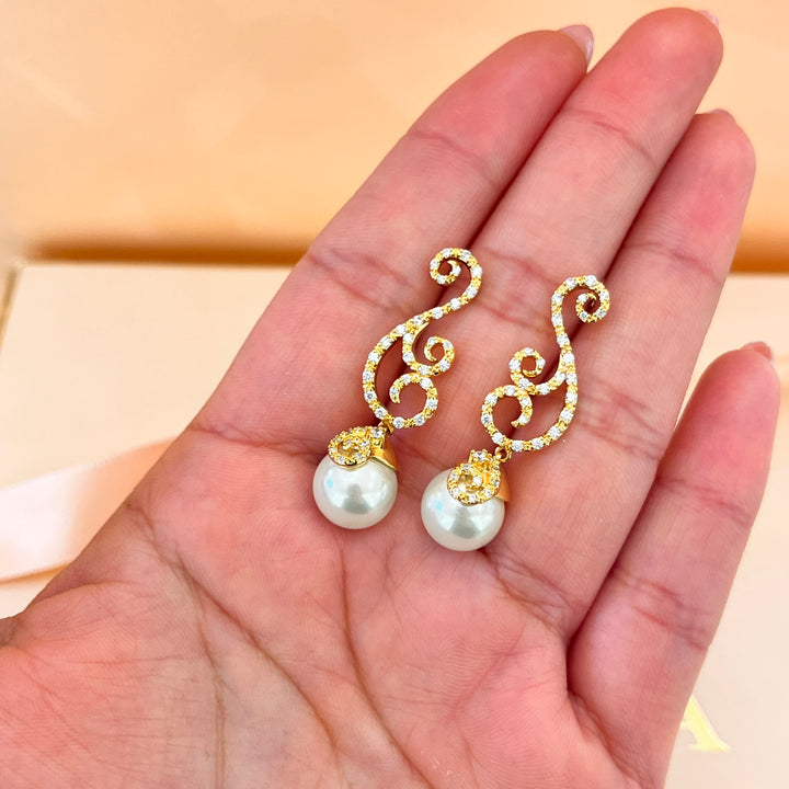 Zircone and white pearls gold plated earrings