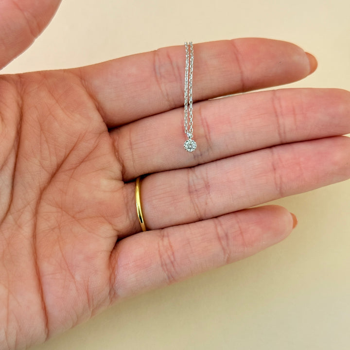 Dainty solitaire zircone silver pendant