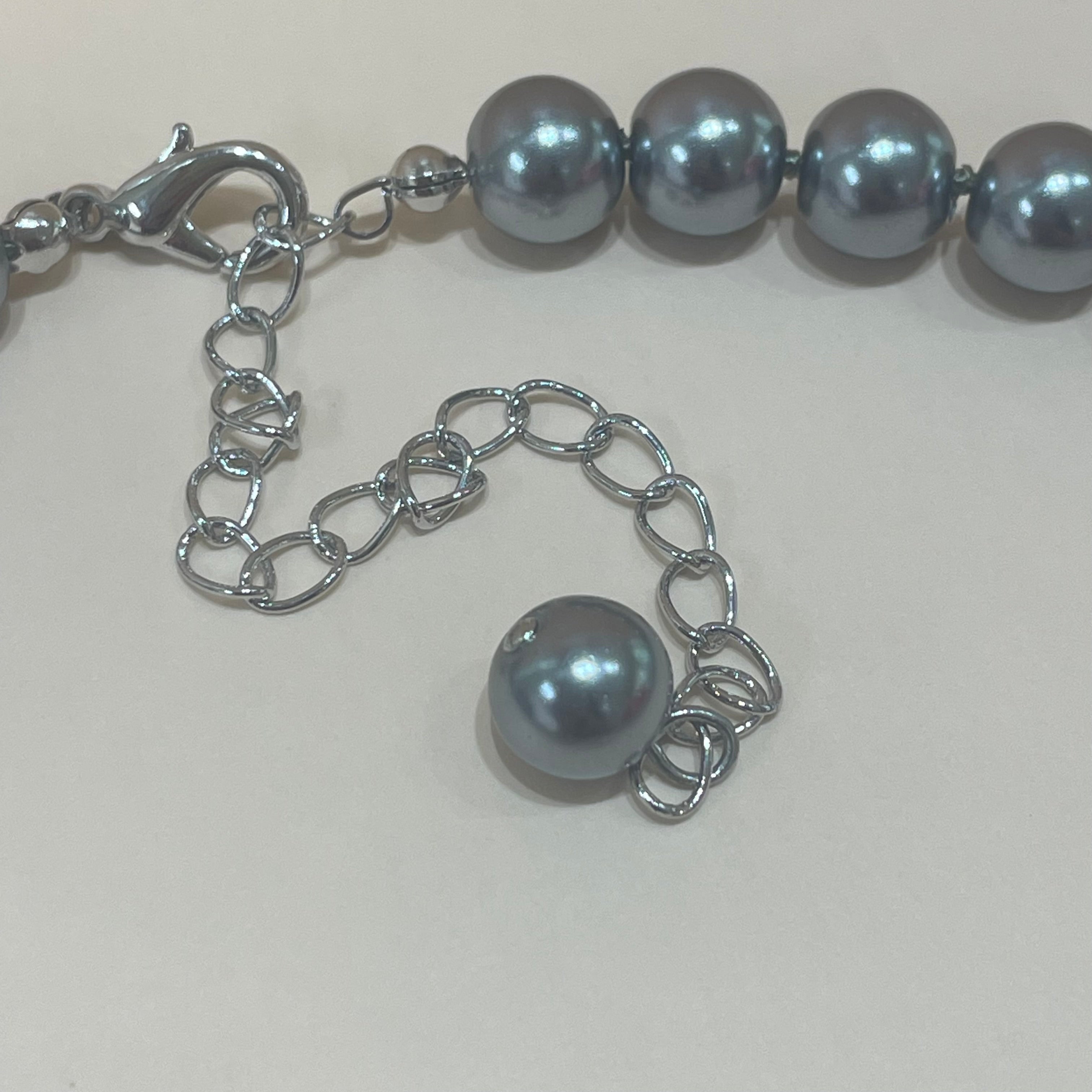 Grey pearls necklace