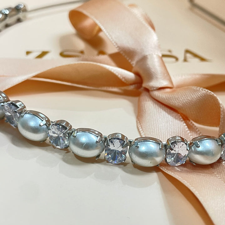 Elegant pearl headband