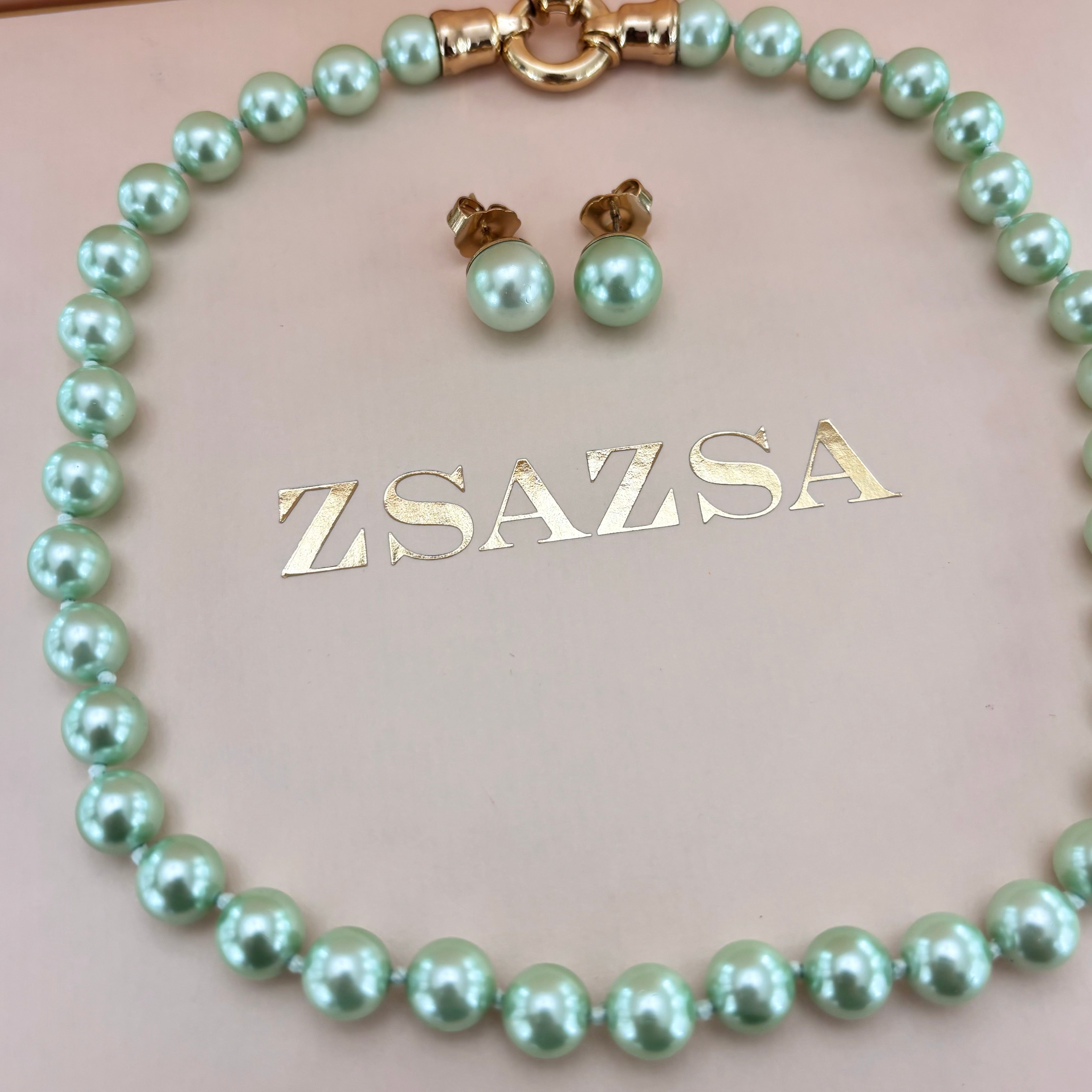 Light green pearl set