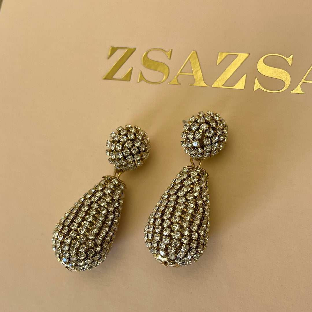 Elegant gold earrings