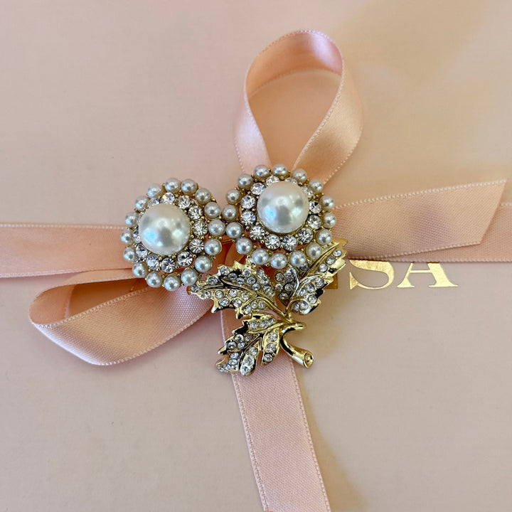 Two flowers pearls rhinestone gold plated brooch