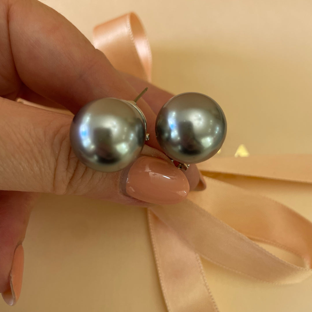 Grey pearls set