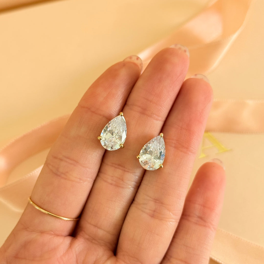 Teardrop zircone gold plated studs