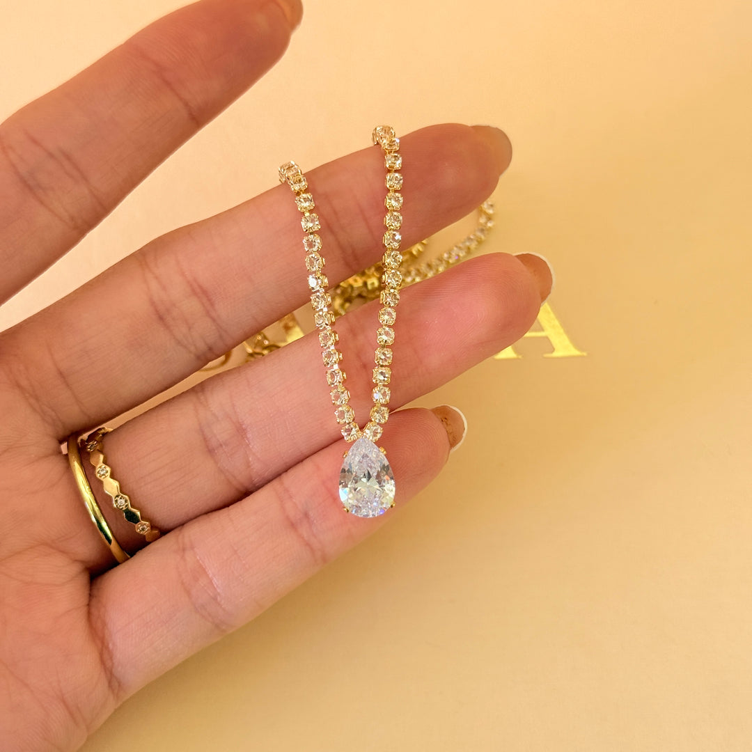 Dainty teardrop zircons gold plated set