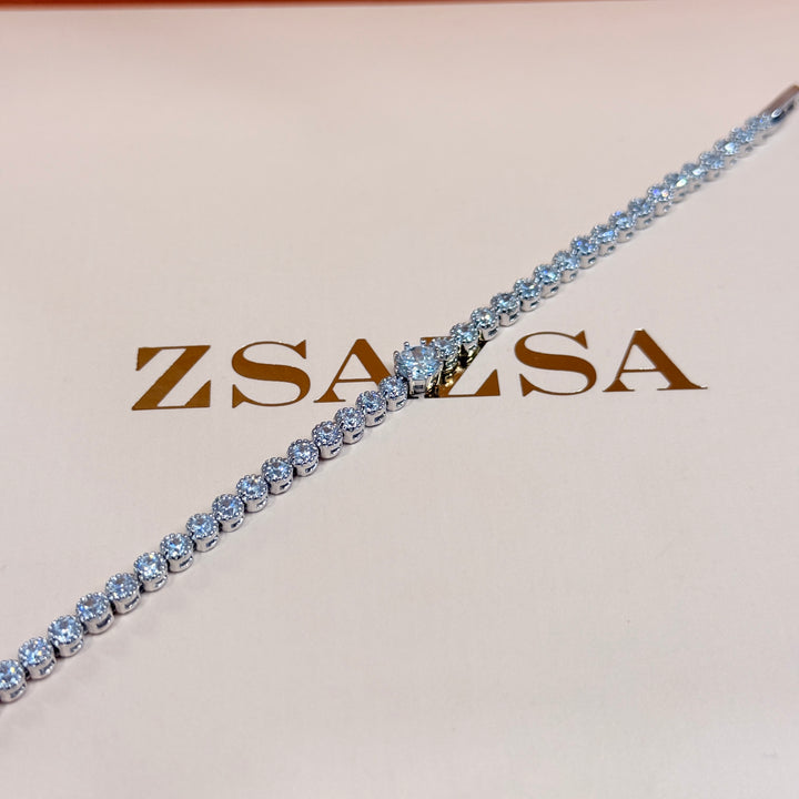 Dainty round in the middle zircone silver bracelet