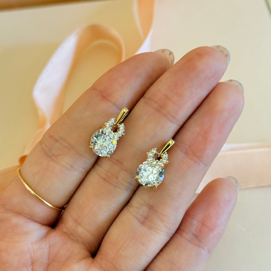 Dainty dangling zircone gold plated earrings