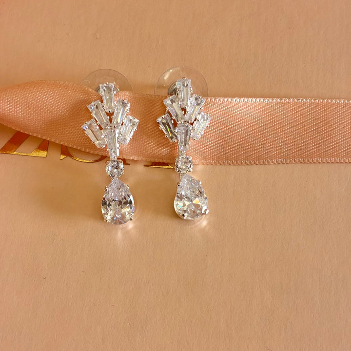 Baguette and teardrop zircone silver earrings