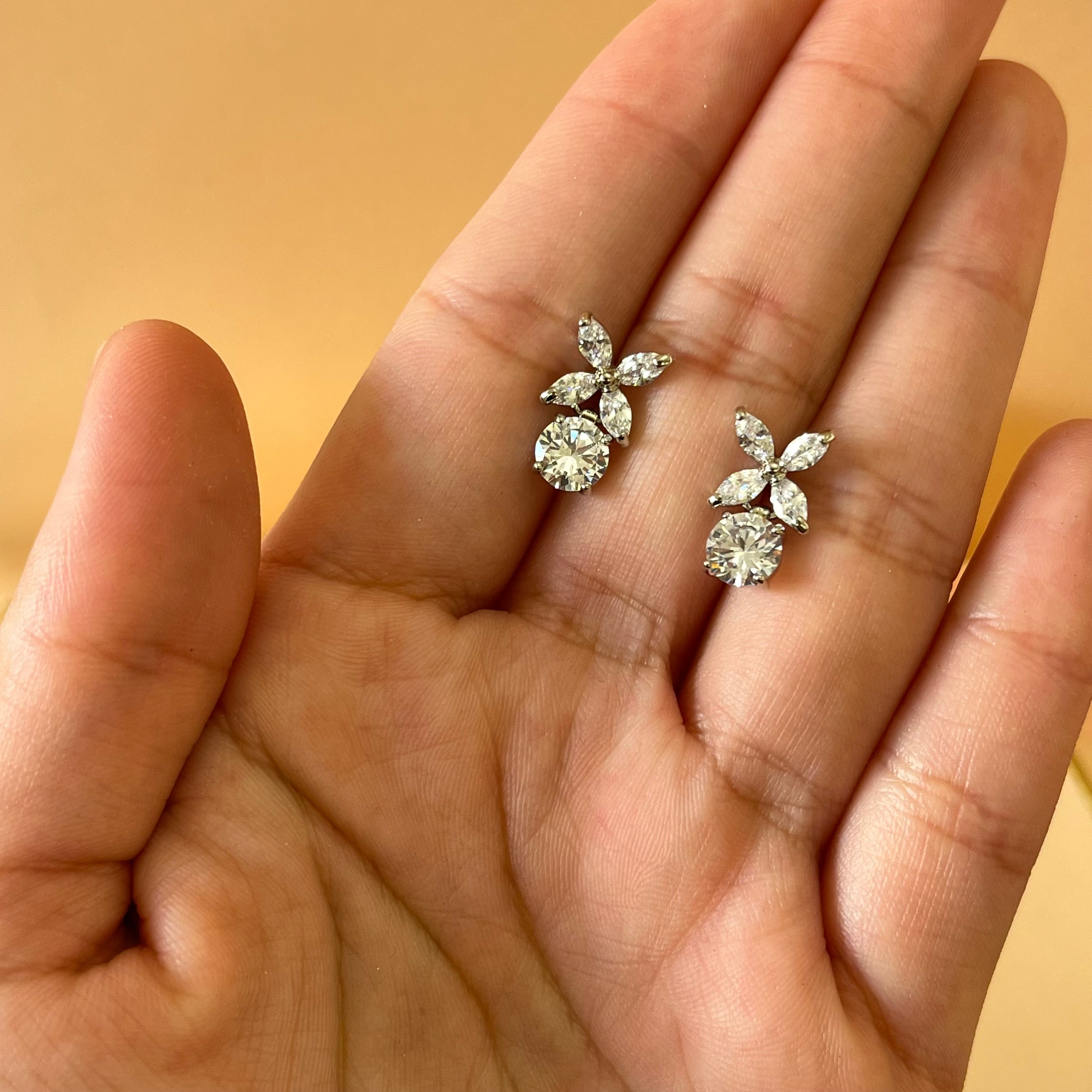 Silver zircone studs