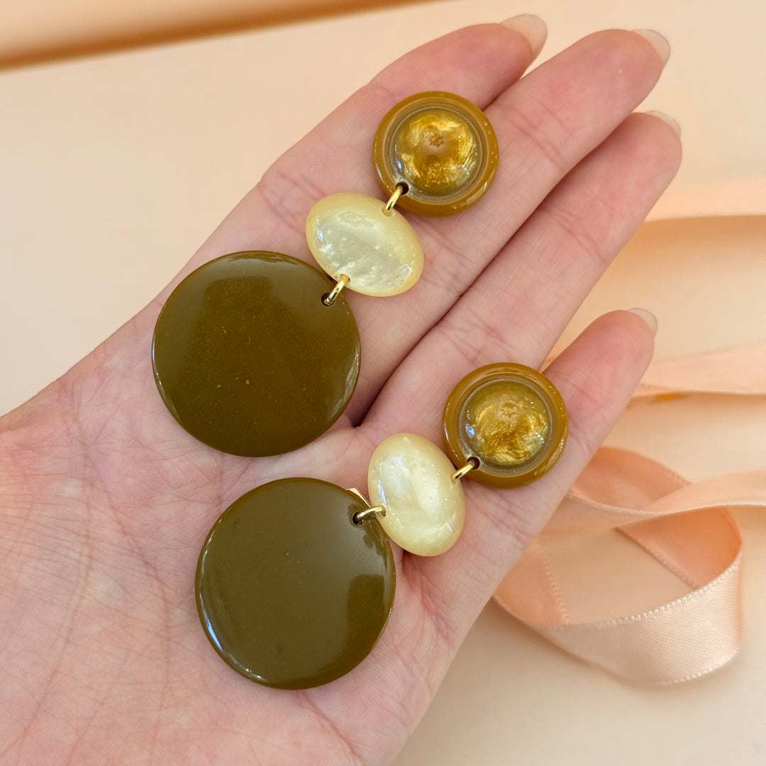 Casual bronze and cream gold plated earrings