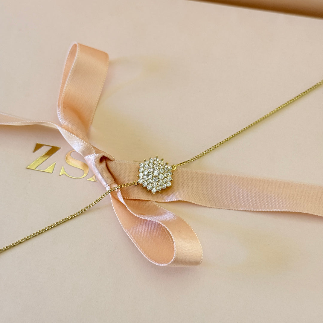 Zircone flower in the middle gold plated bracelet
