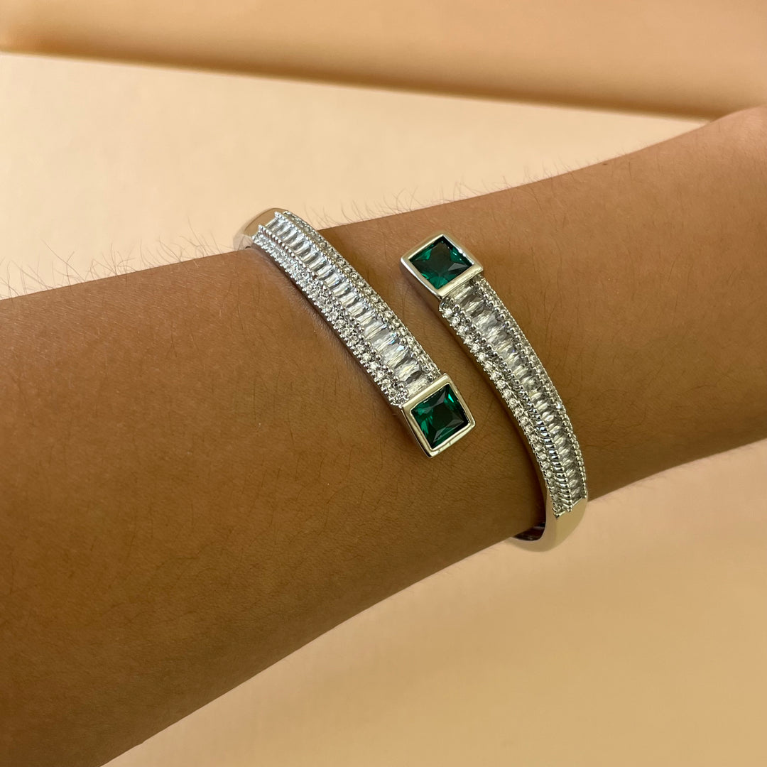 Elegant bangle